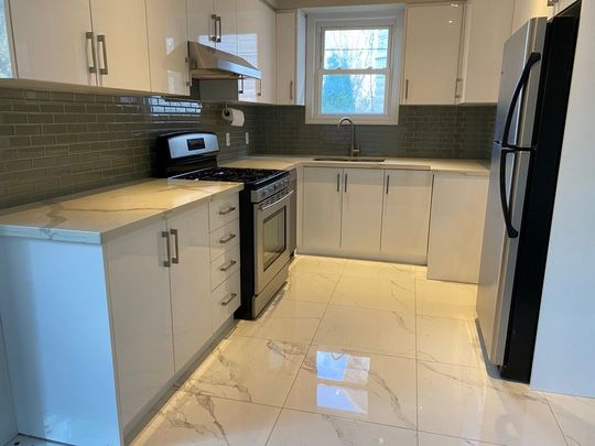 For Lease - 139 Horsham Avenue Unit# Main, Toronto, Ontario - Photo 1