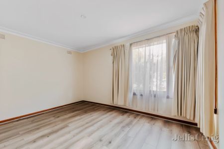 3 Bed, 1 Bath - Photo 4