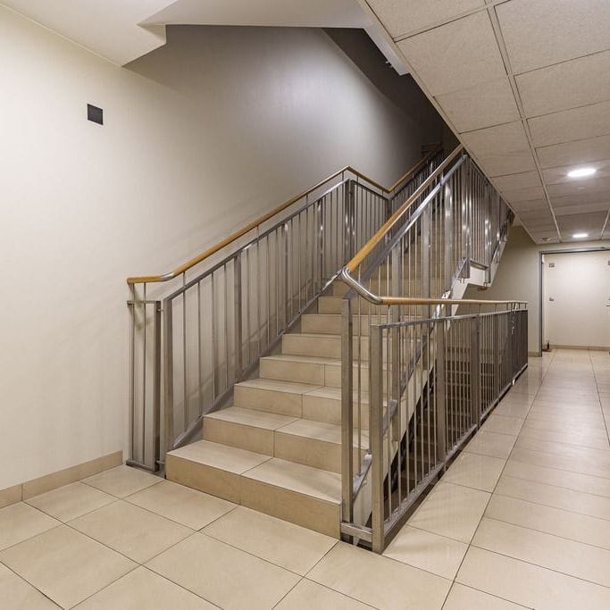 2 pokoje Al. Wyścigowa Garaż 59 m² - Zdjęcie 1