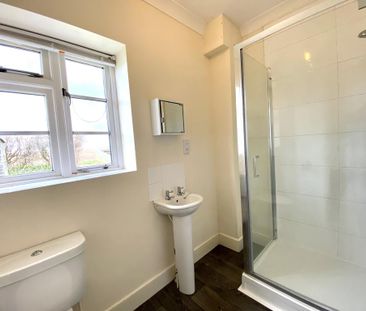 3 bedroom semi-detached bungalow to rent - Photo 4