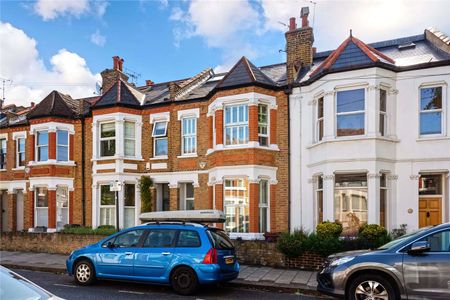 A delightful four bedroom house ideally located off Chiswick High Road - Photo 3