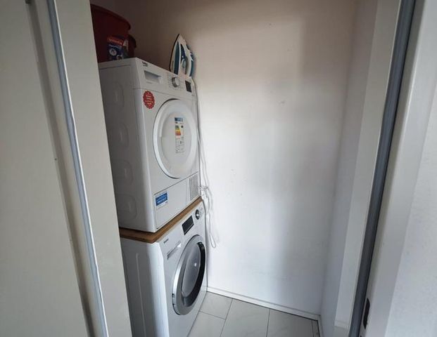 Moderne 2 Zimmer Wohnung mit EBK, Balkon und Stellplatz - Photo 1