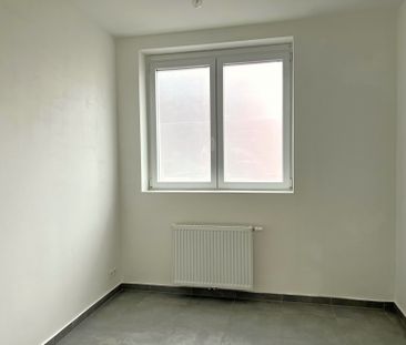 Ruim appartement met 3 slaapkamers, terras en autostaanplaats. - Foto 5