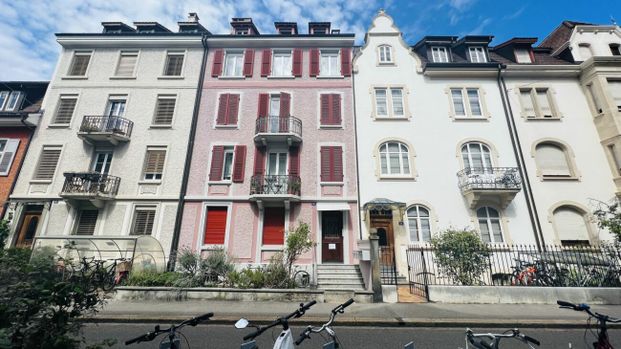 Charmante 3.5-Zimmer Altbau-Dachwohnung in bester Wohnlage. - Photo 1