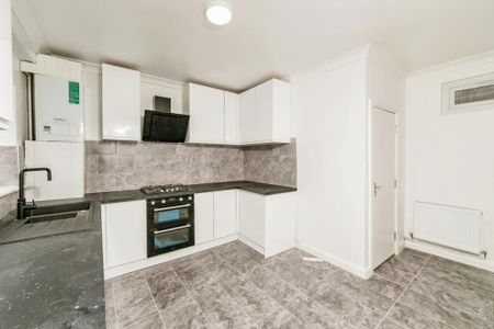 Room in a Shared House, In The Heart Of Town Centre, RG1 - Photo 4