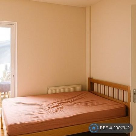 1 bedroom in a house share to rent - Photo 4