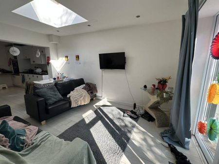6 bedroom mews to rent - Photo 2