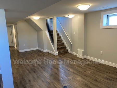 $1,795 / 2 br / 1 ba / Bright & Spacious Lower Unit in Hamilton! - Photo 4