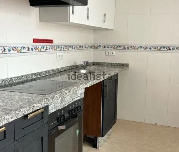 Alquiler de chalet adosado en CL Austria - Photo 1