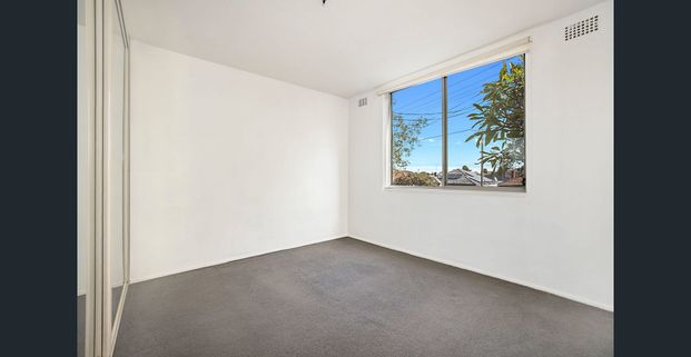 Bright Two Bedroom Apartment with Balcony & Parking - Photo 1