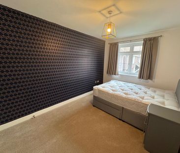 6 bedroom detached house to rent - Photo 4