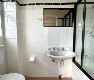 Bright and modern one-bed in the heart of Dulwich Hill - Photo 6