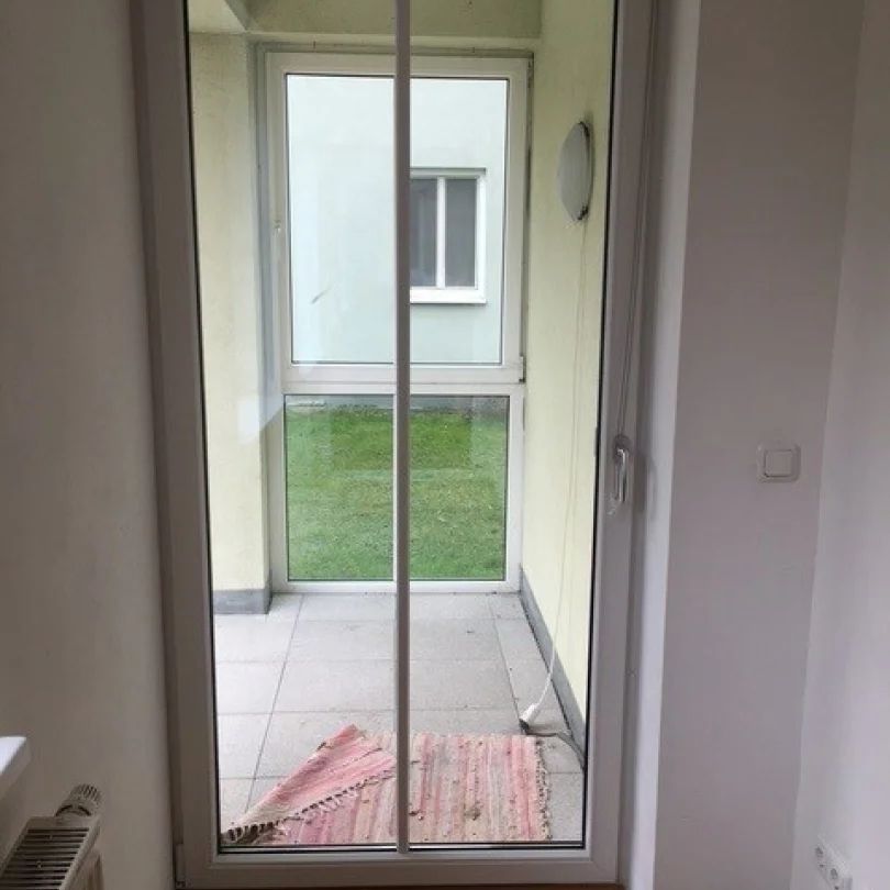 Gut aufgeteilte 4-Zimmer Wohnung mit Loggia, Terrasse, Küche und 2 Tiefgaragenstellplätzen in bekannter Wohnlage in Ried - Photo 1
