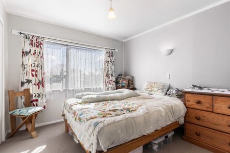 Beautiful Morningside Apartment-Light-Filled Top-Floor One Bedroom Apartment in Prime Location - Photo 3