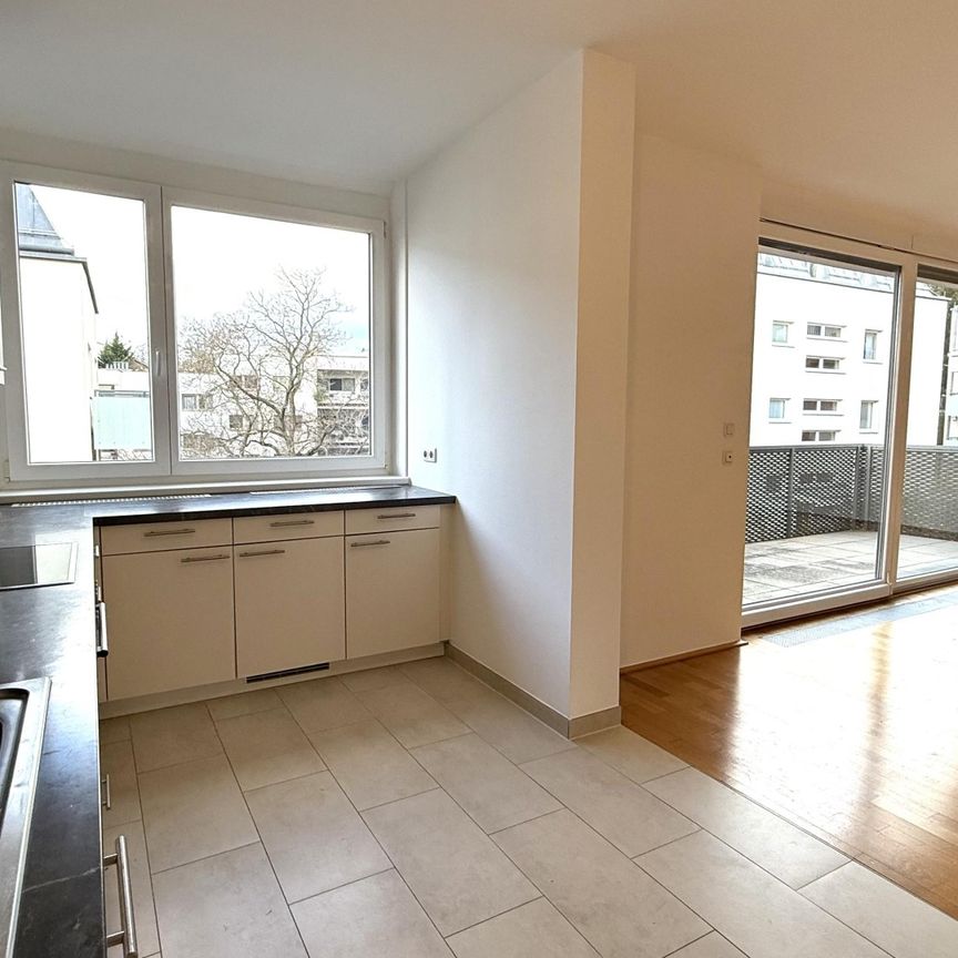 Großzügig geschnittene 4-Zimmer-Wohnung mit 12m² Balkon, 2 Bäder/2WCs - Photo 1