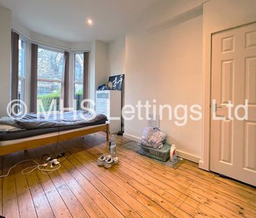 6 Bedroom Mid Terraced House for rent in Bennett Road - Photo 1