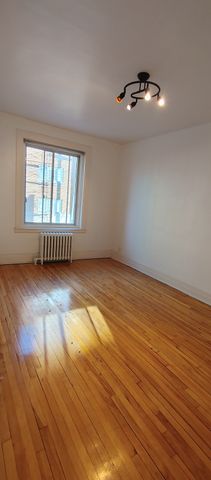 4702 Queen Mary Road - Beautiful 1-bedroom apartment - Photo 2