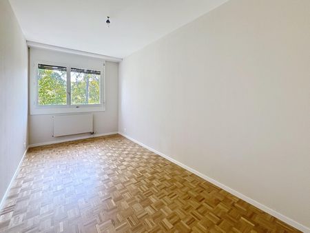 Appartement spacieux de 5 pièces, rénové entièrement, avec en sus un box à CHF 250.-/mois et un parking extérieur à CHF 150.-/mois - Photo 4