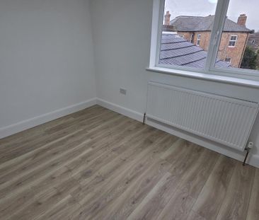 3 bedroom flat to rent - Photo 2