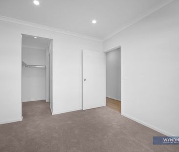 BRAND NEW 3-BEDROOM HOME OVERLOOKING WETLANDS & PARKLAND - Photo 3