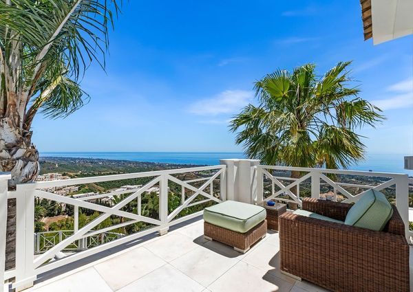 Luxury Villa for rent in Marbella Del Este, Andalusia