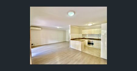 SPACIOUS UNIT ! - Photo 5