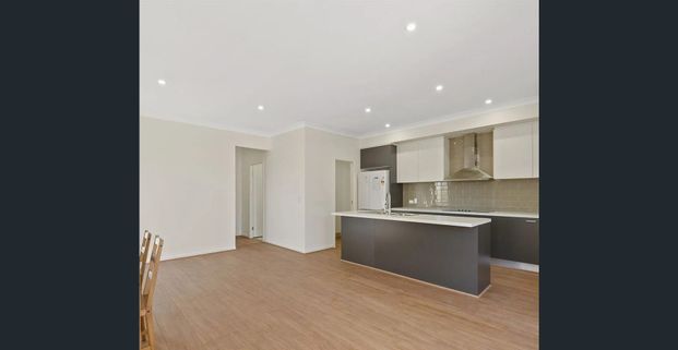SINGLE ROOM WITH ENSUITE IN SUNNYBANK HILLS - Photo 1
