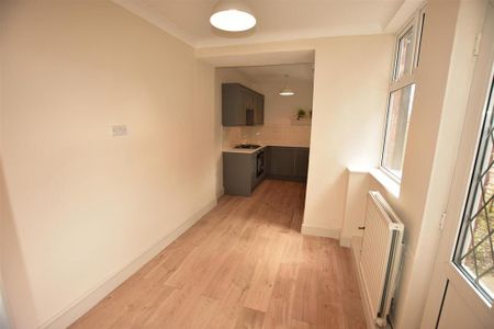2 bedroom terraced house to rent - Photo 4