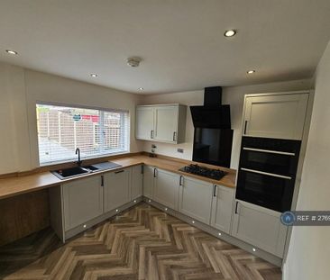 4 bedroom semi-detached house to rent - Photo 6