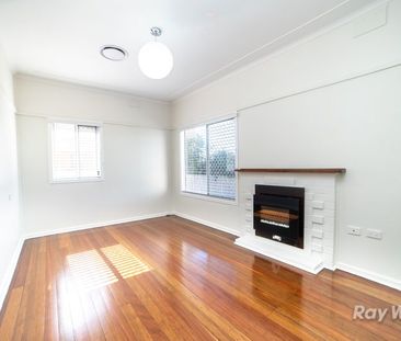 Renovated 2 Bedroom with Ducted Air Conditioning - Photo 1