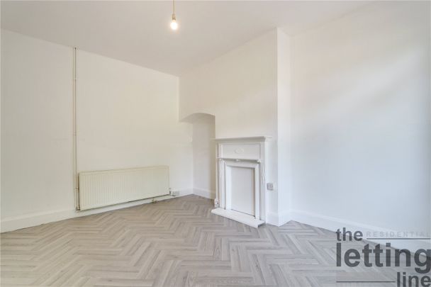Park Crescent, Enfield, Middlesex, EN2 6HT - Photo 1