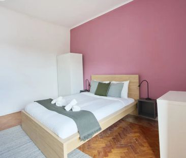 Room in a shared 4-bedroom apartment for rent in Lisbon. - Foto 6