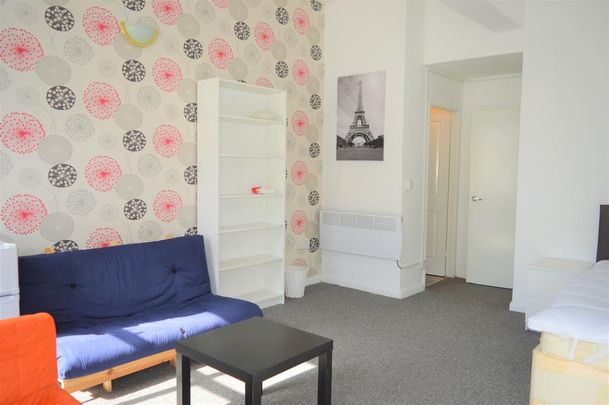 1 bedroom in a flat share to rent - Photo 1