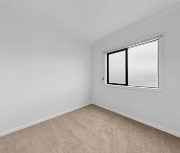 Luxury Meets Easy Care Living in Point Cook - Photo 6