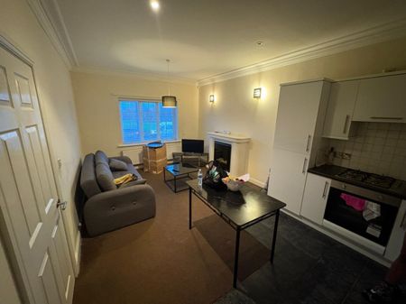 2 bed Apartment - To Let - Photo 2