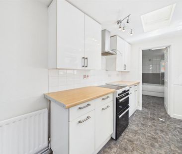 2 bedroom end of terrace house to rent - Photo 5