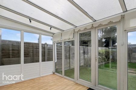 3 bedroom detached house to rent - Photo 2