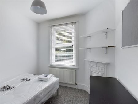 4 bedroom terraced house to rent - Photo 4