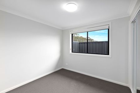 Beautiful Built Home with Alfresco Living! - Photo 2