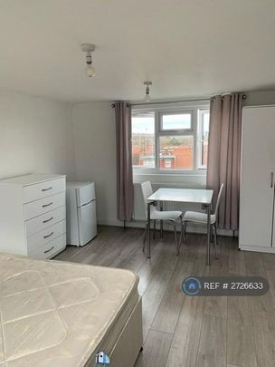 1 bedroom in a house share to rent - Photo 1