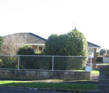 Brick & Tile Gem on Oxford Rd, Manurewa - Photo 1