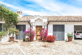 Luxury Villa for rent in Benahavís, Spain