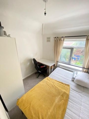 4 bedroom terraced house to rent - Photo 3