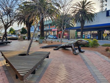 Modern 2-Bedroom Flat in the Heart of the CBD – Utilities Included! - Photo 5