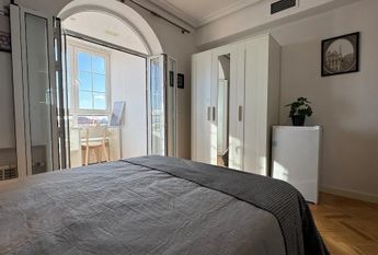 Calle de Tribaldos, Madrid, Community of Madrid 28043