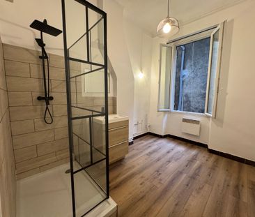 Appartement 2 pièces 65m2 MARSEILLE 1ER 770 euros - Photo 2