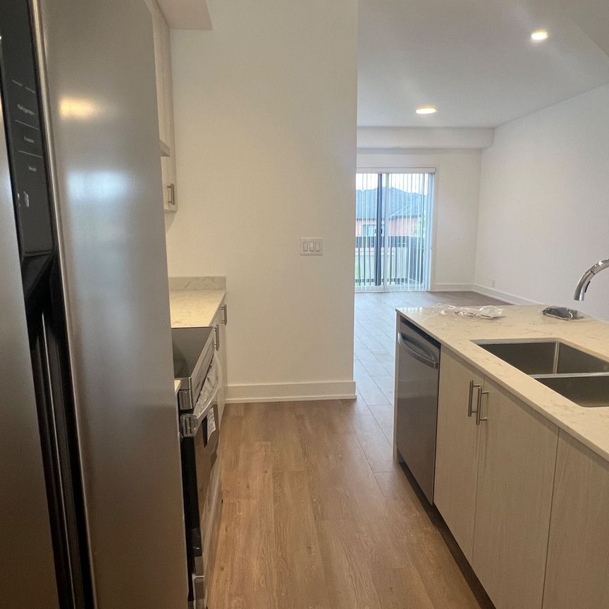 For Lease - 4 Chestnut Court, Aurora, Ontario - Photo 1