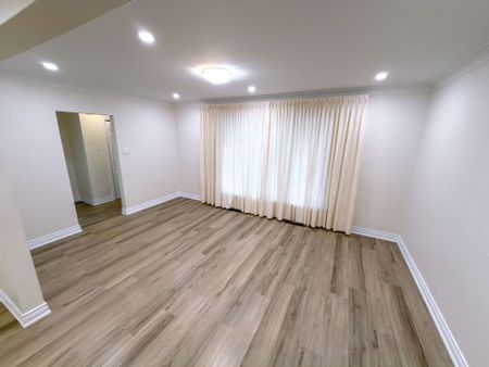 For Lease - 27 Alice Crescent, Toronto, Ontario - Photo 2