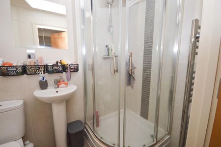 2 bedroom terraced house to rent - Photo 4