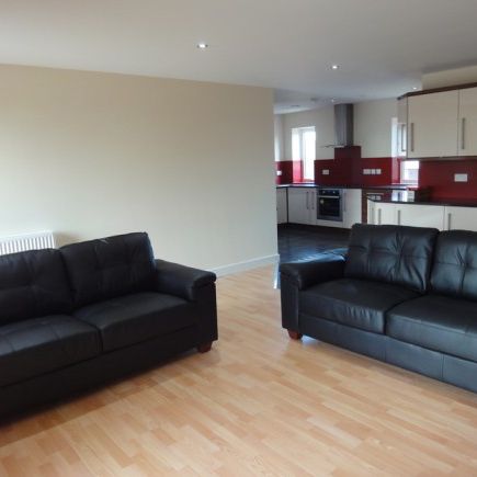 6 Double Bed Apartment in Fantastic Location - Photo 1